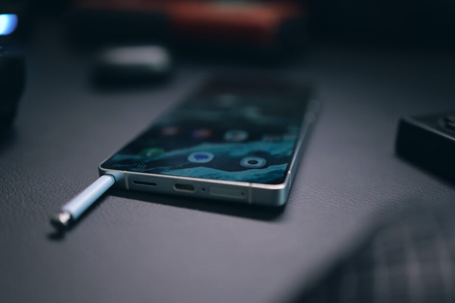Xiaomi 17 Ultra ou Samsung Galaxy S25 Ultra : quel premium choisir ?