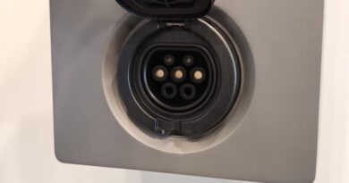 Zendure présente l'EVFlow AC : borne 7,4 à 22 kW V2G-ready pour Renault 5 et 4 E-Tech