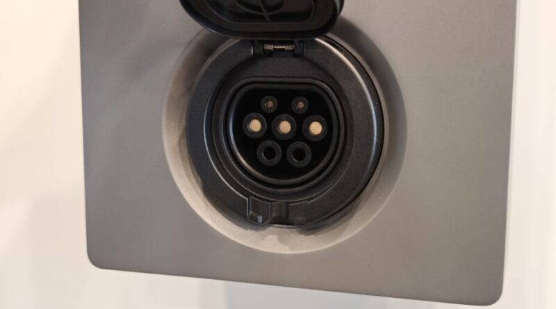 Zendure présente l'EVFlow AC : borne 7,4 à 22 kW V2G-ready pour Renault 5 et 4 E-Tech