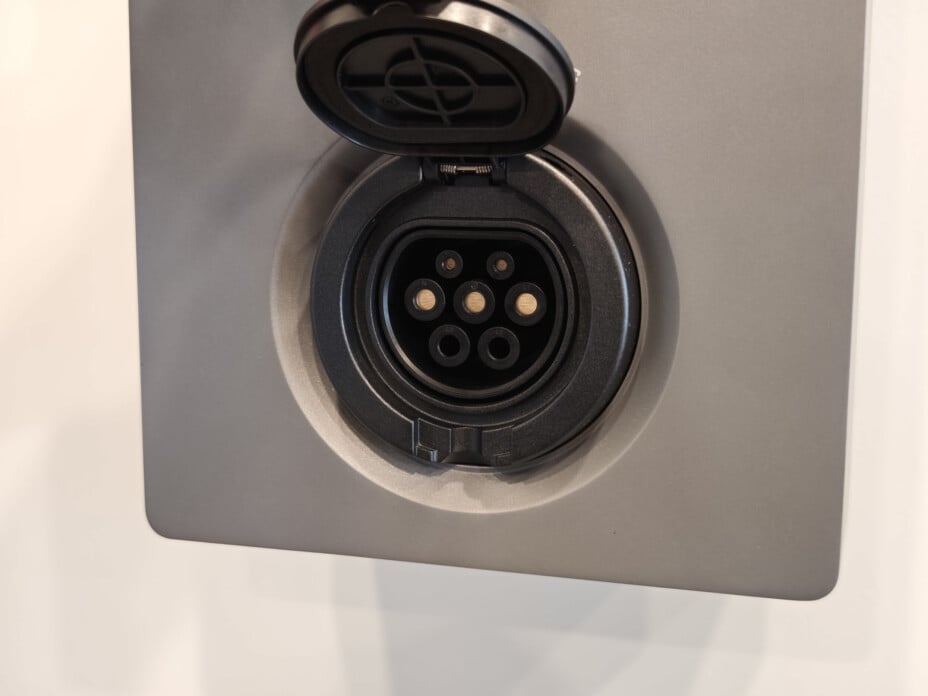 Zendure présente l'EVFlow AC : borne 7,4 à 22 kW V2G-ready pour Renault 5 et 4 E-Tech