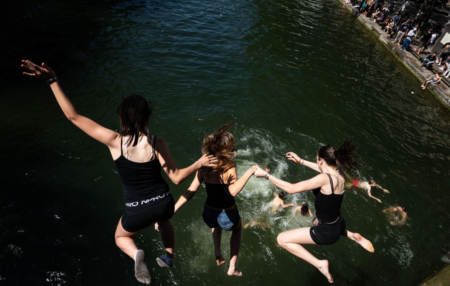 À Paris, baignade autorisée dans le canal Saint-Martin pendant la canicule