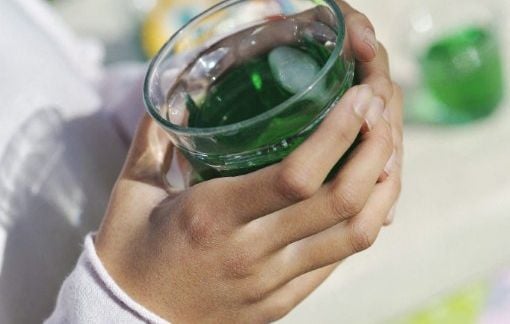 Additifs inutiles et nocifs : pourquoi persistent-ils dans les sirops ?