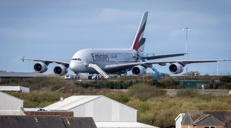 Airbus A380 : Fissures dans les ailes, inspections urgentes nécessaires.