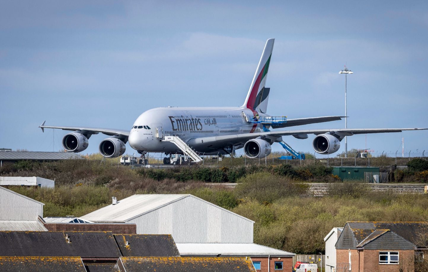 Airbus A380 : Fissures dans les ailes, inspections urgentes nécessaires.