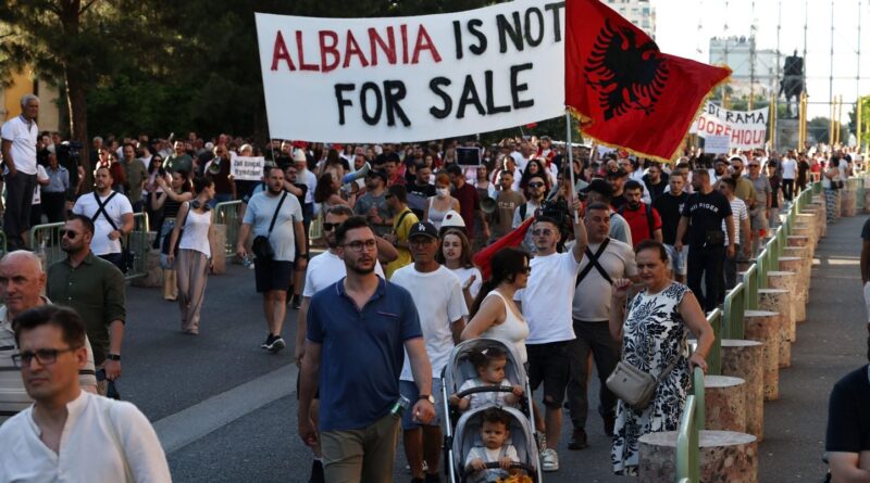 Albanie : Manifestations contre un projet touristique de la famille Trump