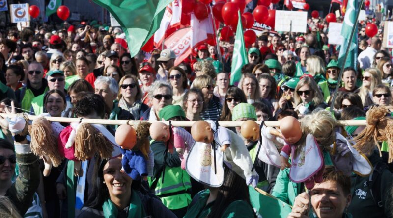 "Après le vote des réformes de l'enseignement, la colère des écoles perdure"