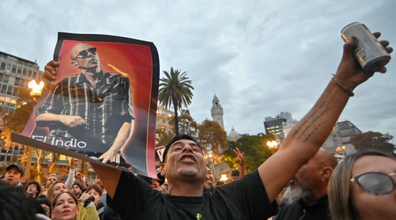 Argentine : Messi et des milliers d'Argentins rendent hommage à Solari, 77 ans