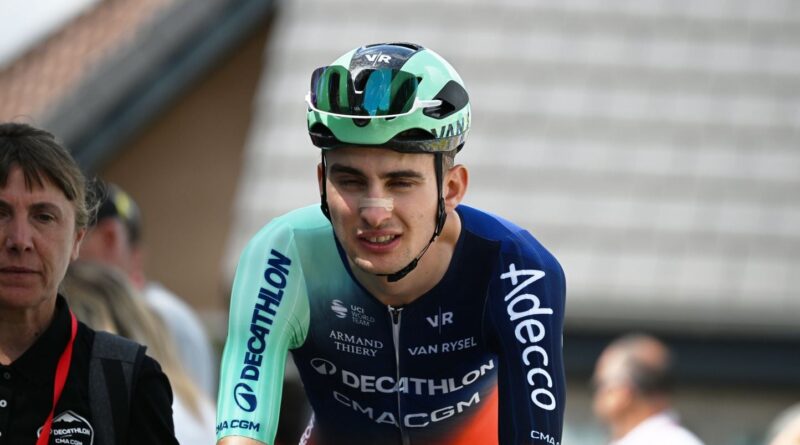 Auvergne-Rhône-Alpes : Paul Seixas présente ses excuses après sa chute