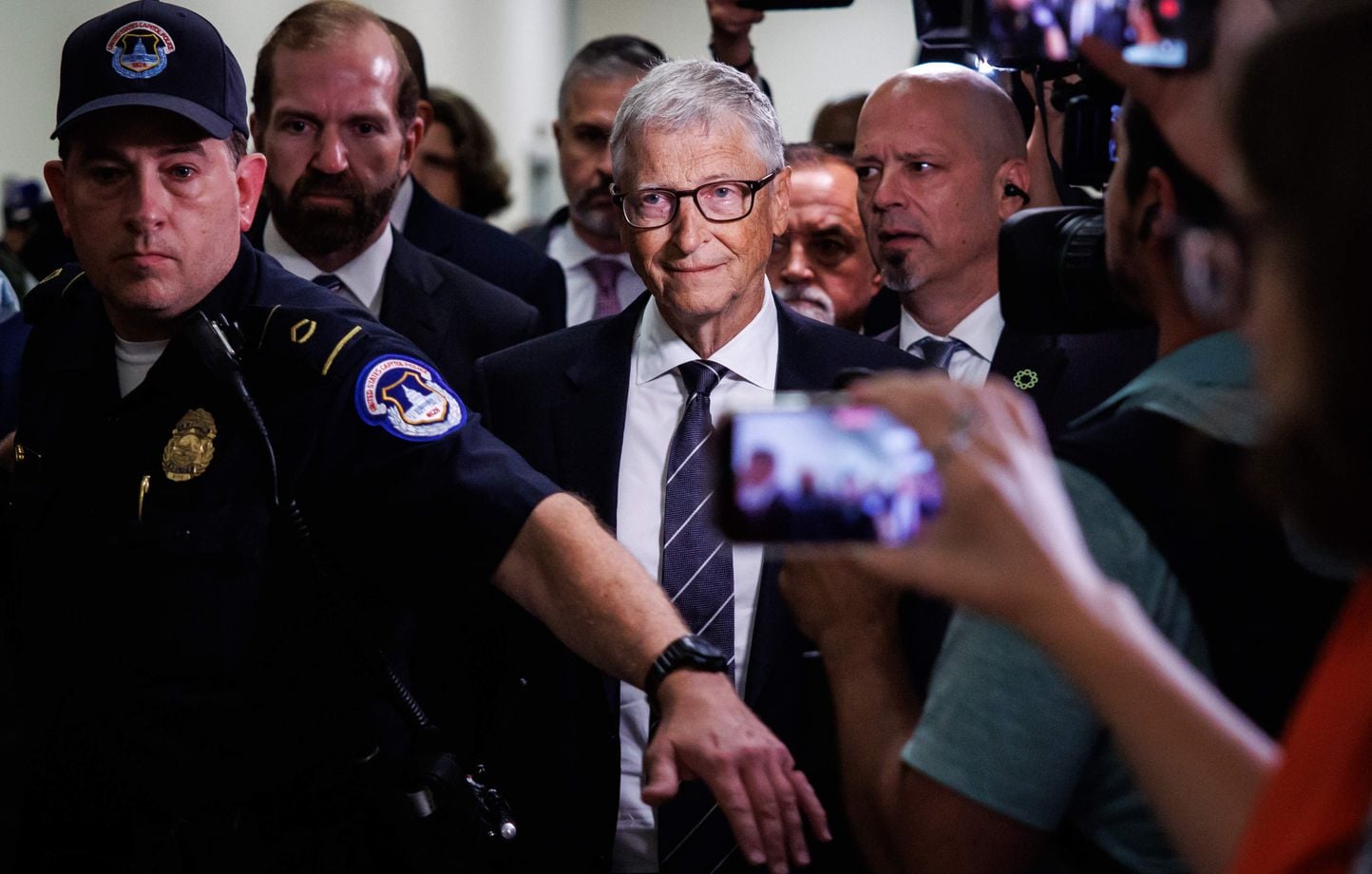 Bill Gates déclare au Congrès qu'il ne savait pas pour Epstein.