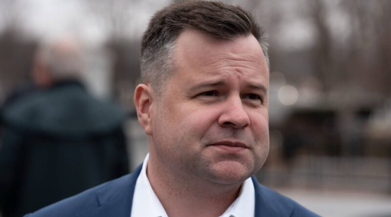 Bill Pulte, novice, riche donateur, nommé par Trump au renseignement.