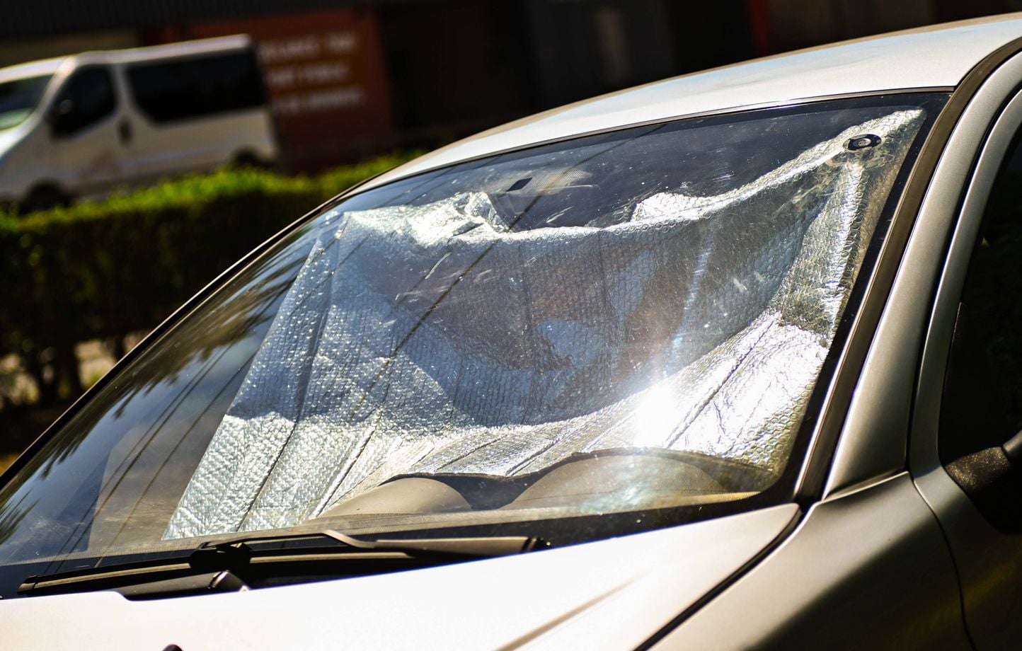 Bretagne : Mère en garde à vue pour avoir laissé son fils seul dans la voiture en pleine chaleur.