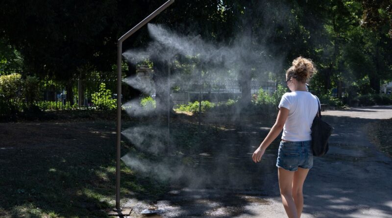 Canicule : 35 départements en vigilance rouge, un record selon Météo-France