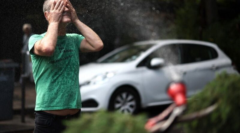 Canicule : 53 départements en alerte orange, les écoles s'adaptent.