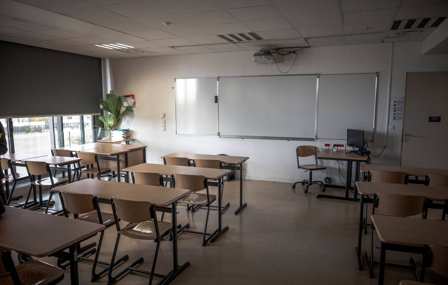 Canicule : 850 écoles et collèges fermés lundi, 1.800 changent d'horaires