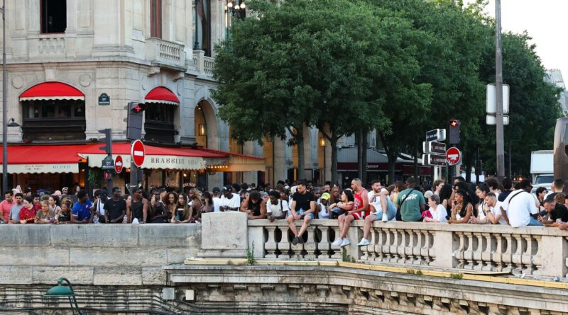 Canicule à Paris : L'alcool interdit sur la voie publique dès vendredi midi.