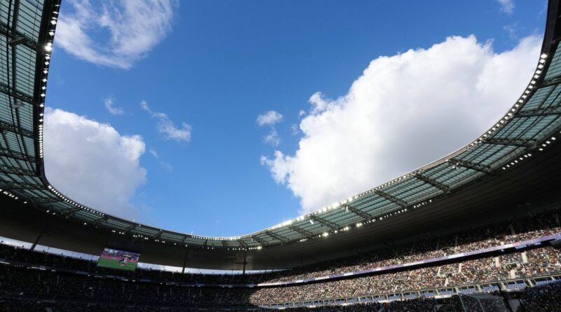 Canicule : Finale du Top 14 avec rampes à eau et gourdes.