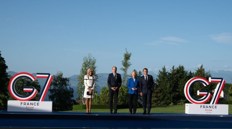 Céline Dion, GTA, James Bond : Macron annonce l'arrivée des dirigeants du G7 sur les réseaux sociaux.