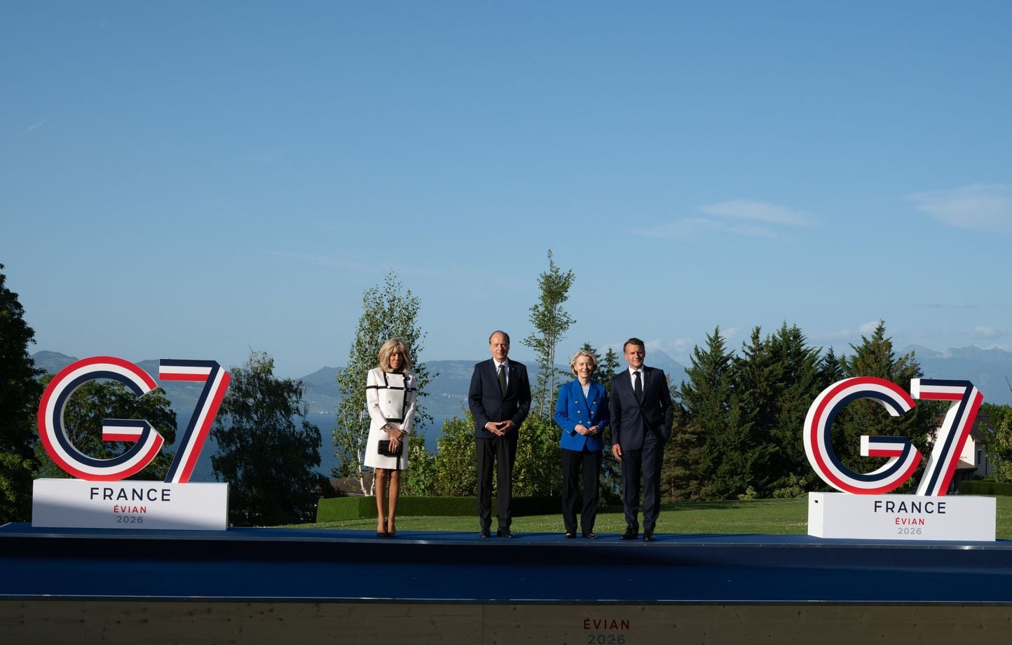 Céline Dion, GTA, James Bond : Macron annonce l'arrivée des dirigeants du G7 sur les réseaux sociaux.