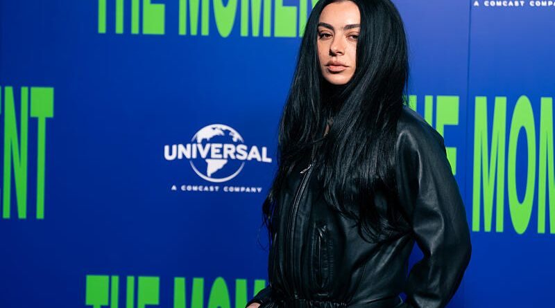 Charli XCX révèle ne pas aller bien psychologiquement.