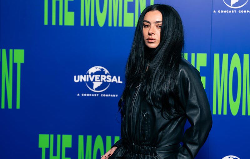 Charli XCX révèle ne pas aller bien psychologiquement.