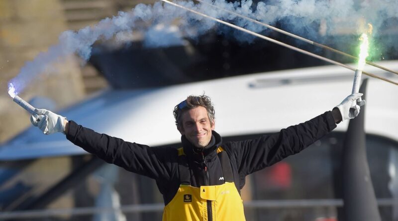 Charlie Dalin, vainqueur du Vendée Globe 2024, meurt à 42 ans.