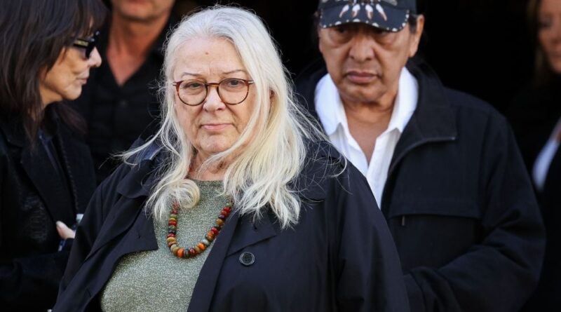 « Coline ne ment pas » : Josiane Balasko confirme son soutien à sa nièce
