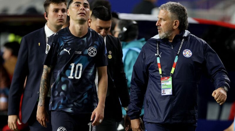 Coupe du monde 2026 : Expulsion d'Almiron pour avoir couvert sa bouche, Hakimi hué.