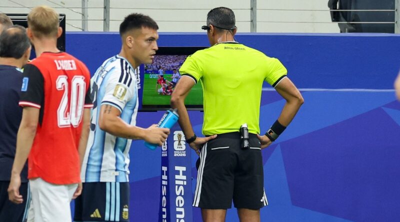 Coupe du monde 2026 : Penalty oublié pour le Ghana, Messi pas expulsé… Que fait la VAR ?