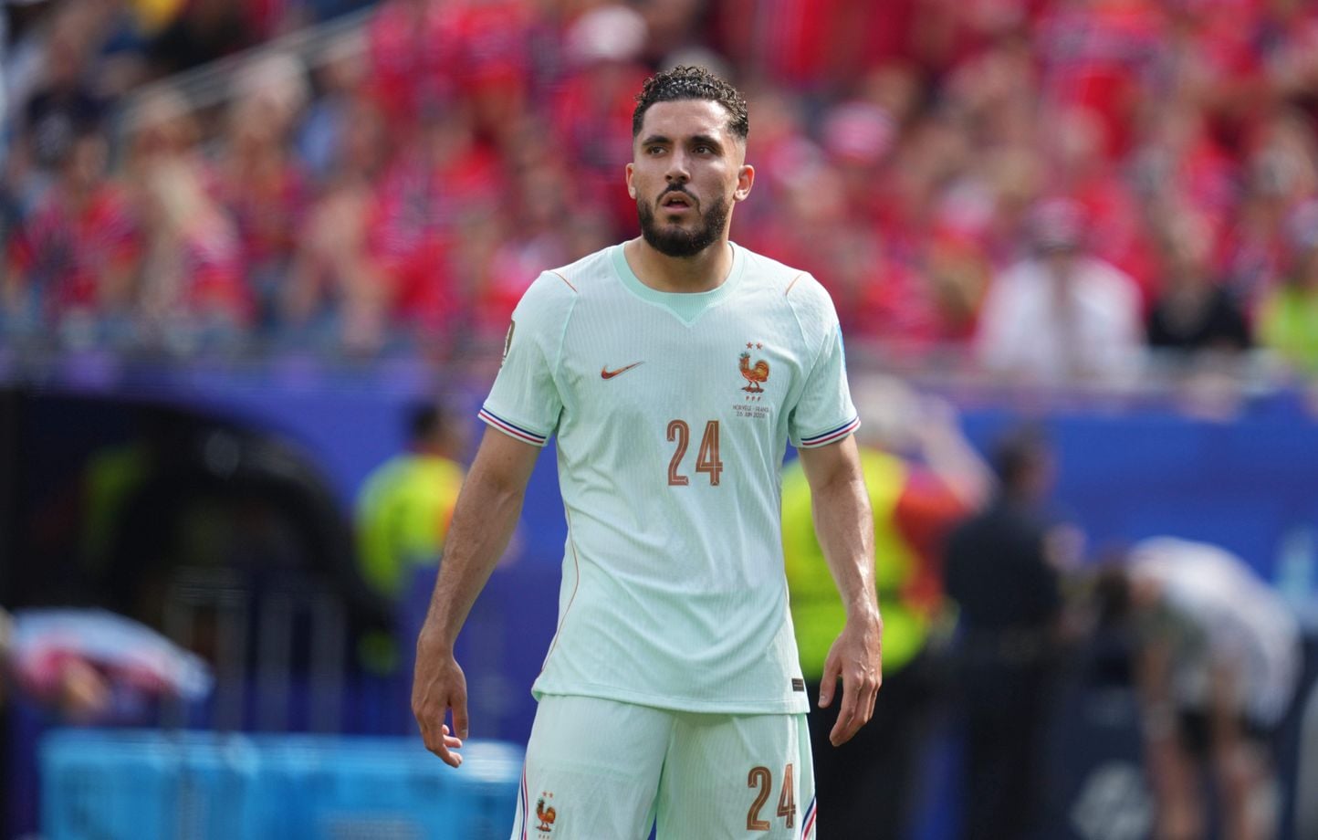 Coupe du monde 2026 : Rayan Cherki filme le lancement de maillots.