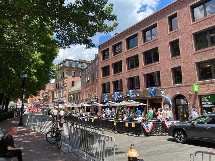 Midi, en pleine semaine, les supporteurs écossais sont déjà nombreux dans les bars de la ville de Boston.