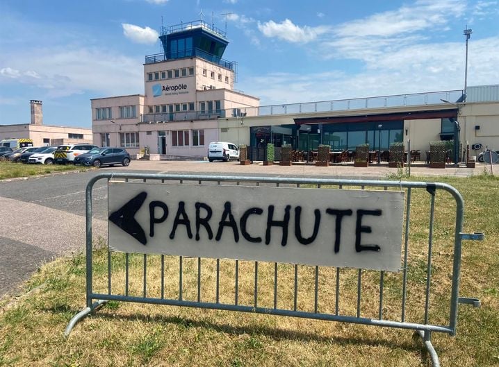 L'avion avait décollé quelques minutes plus tôt de l'aérodrome de Nancy-Tomblaine pour un baptême de parachute. Photo de Dimitri RAHMELOW/AFP)