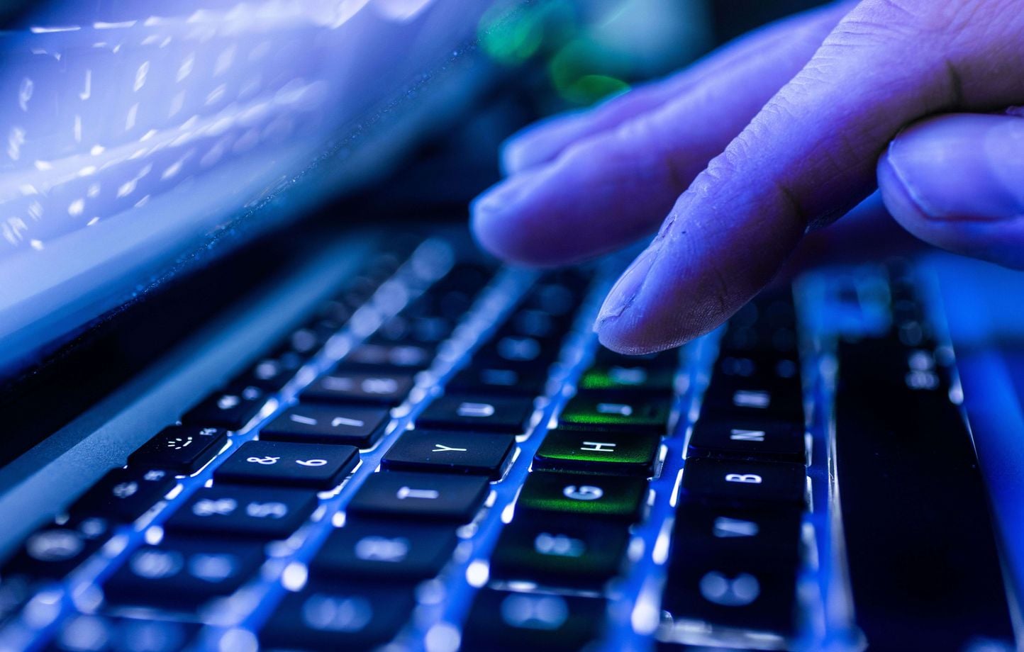 Cyberattaques : Deux hackers, 15 et 22 ans, mis en examen pour vol de millions de données