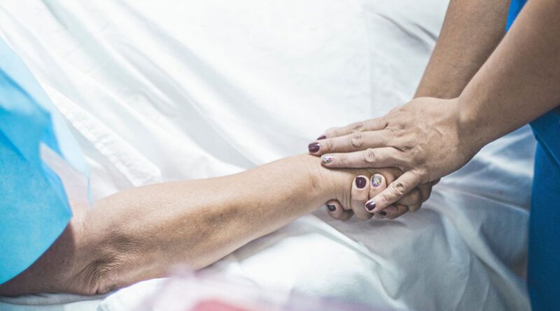 Dans cette institution de soins palliatifs, 30 jours pour mourir, "c’est inhumain".