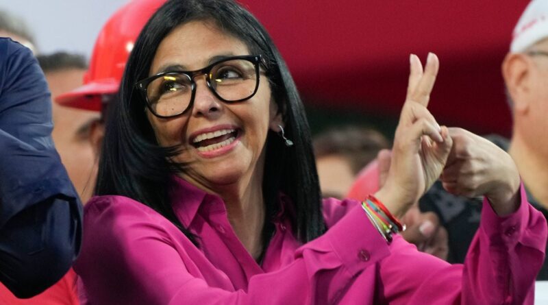 Delcy Rodríguez applaudit la chute de Maduro, à la tête du Venezuela.