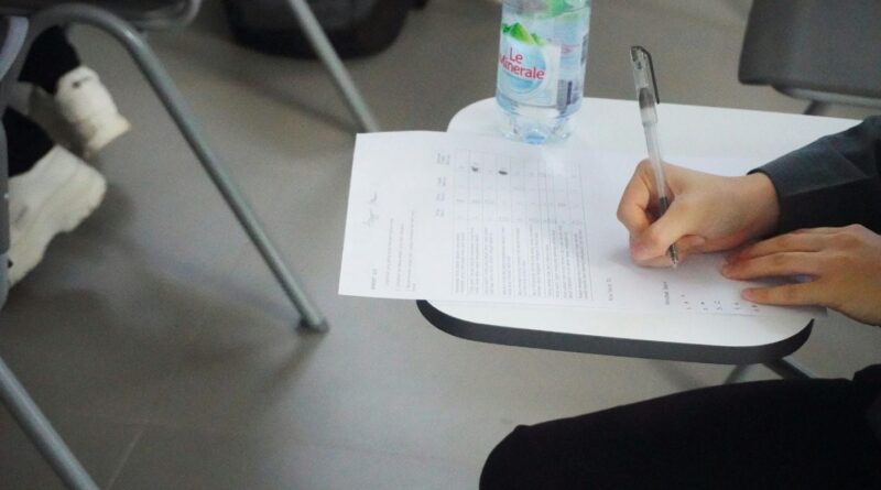 Des anciens tricheurs du baccalauréat témoignent du Système D.