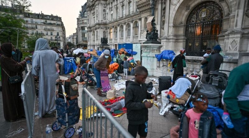 Des migrants envoyés en régions pour désengorger l'Ile-de-France ? Un rapport évoque un « levier efficace »