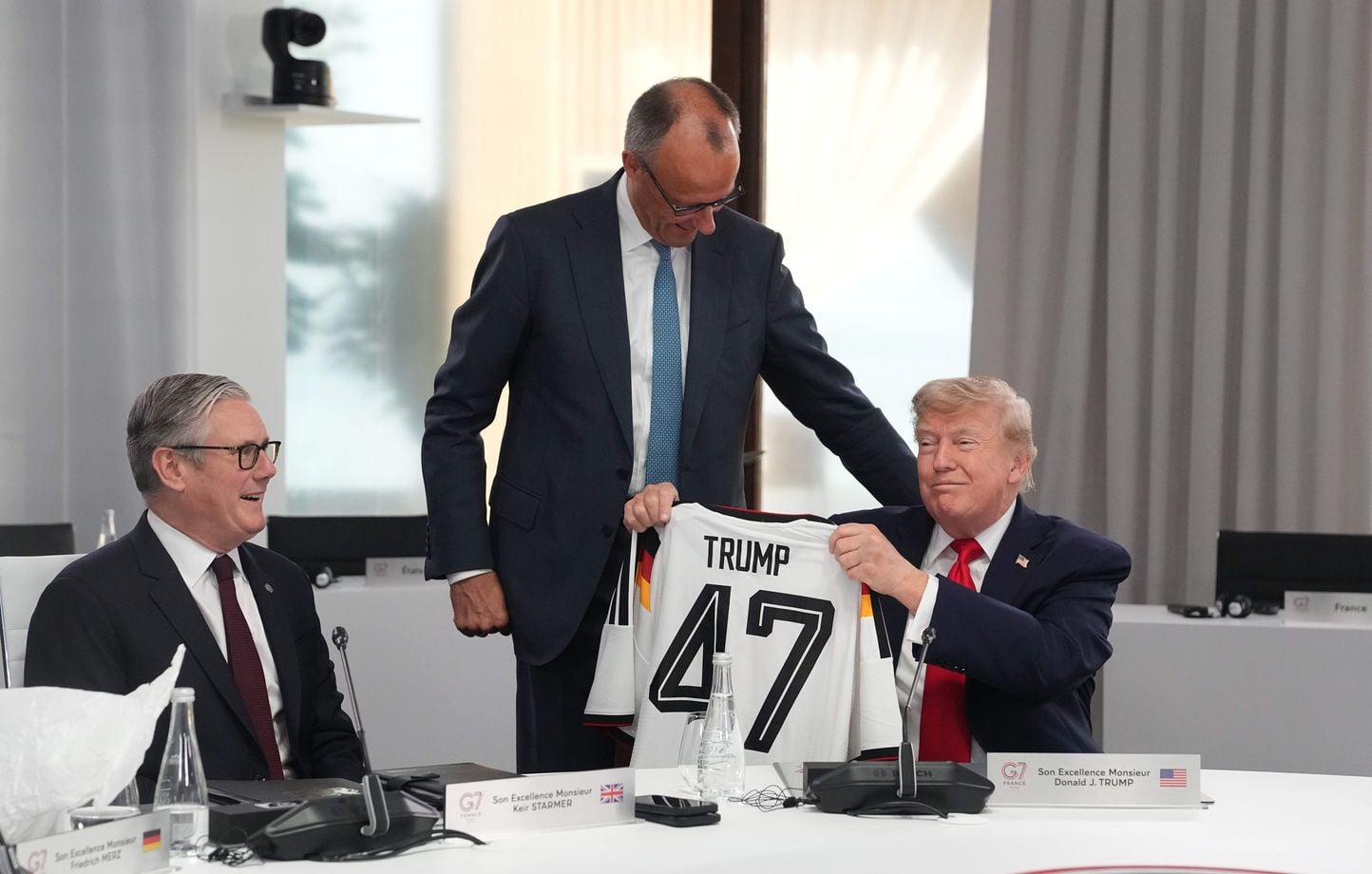 Donald Trump gâté au sommet du G7 avec maillot et vélo