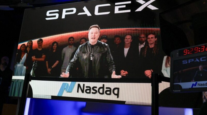 Elon Musk atteint une fortune de 1.000 milliards de dollars, seul.