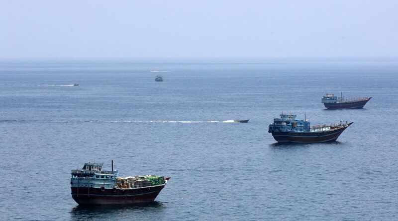 EN DIRECT : Un pétrolier touché par un projectile dans le détroit d'Ormuz