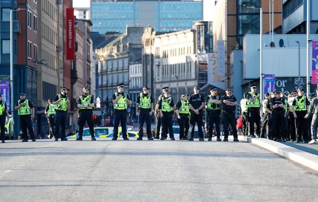 EN IMAGES : Belfast ne met pas fin aux émeutes anti-immigration.