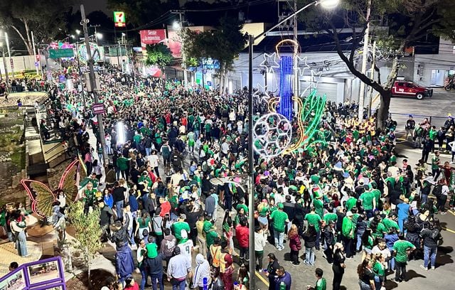 EN IMAGES : La frénésie au stade Azteca lors d’un match d’El Tri