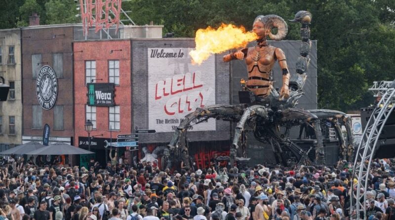 EN PHOTOS : Les zinzins du Hellfest ne craignent pas la canicule