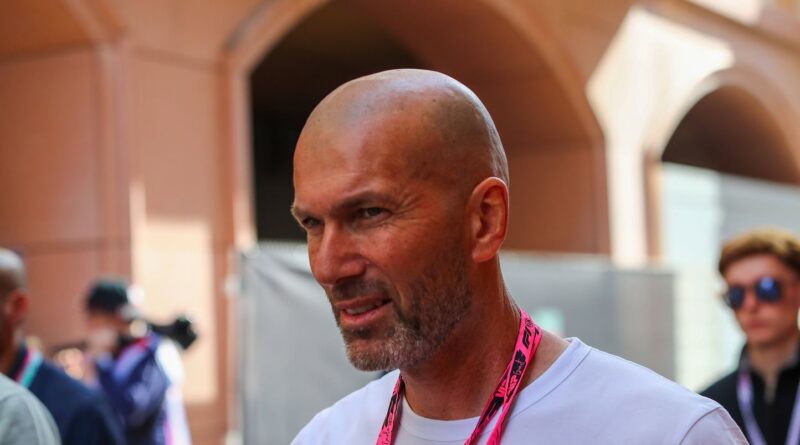 Equipe de France : Noël Le Graët déclare que la question Zidane ne s'est jamais posée.
