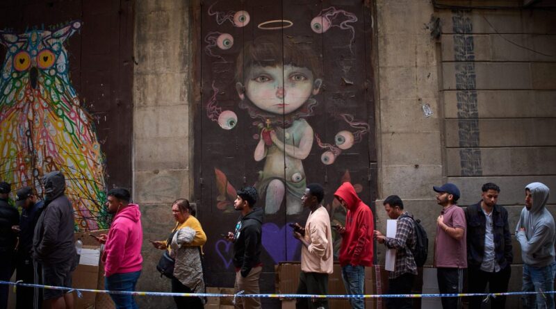 « Espérer, c'est le plus douloureux » : attente des étrangers en Espagne pour régularisation