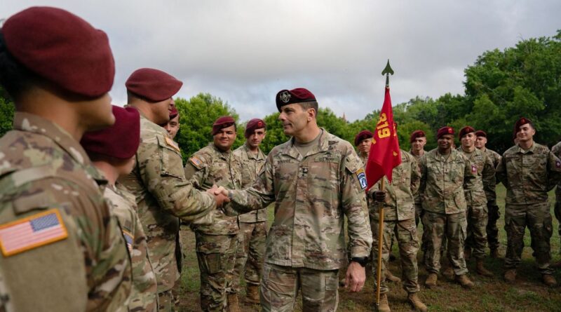 Etats-Unis : Chris Donahue, général « purgé » par le Pentagone.