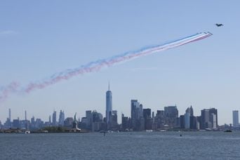 États-Unis : La Patrouille de France brille au-dessus de la Statue de la Liberté