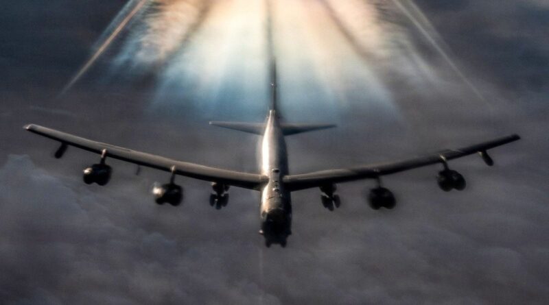 États-Unis : Un bombardier B-52 s'écrase au décollage en Californie