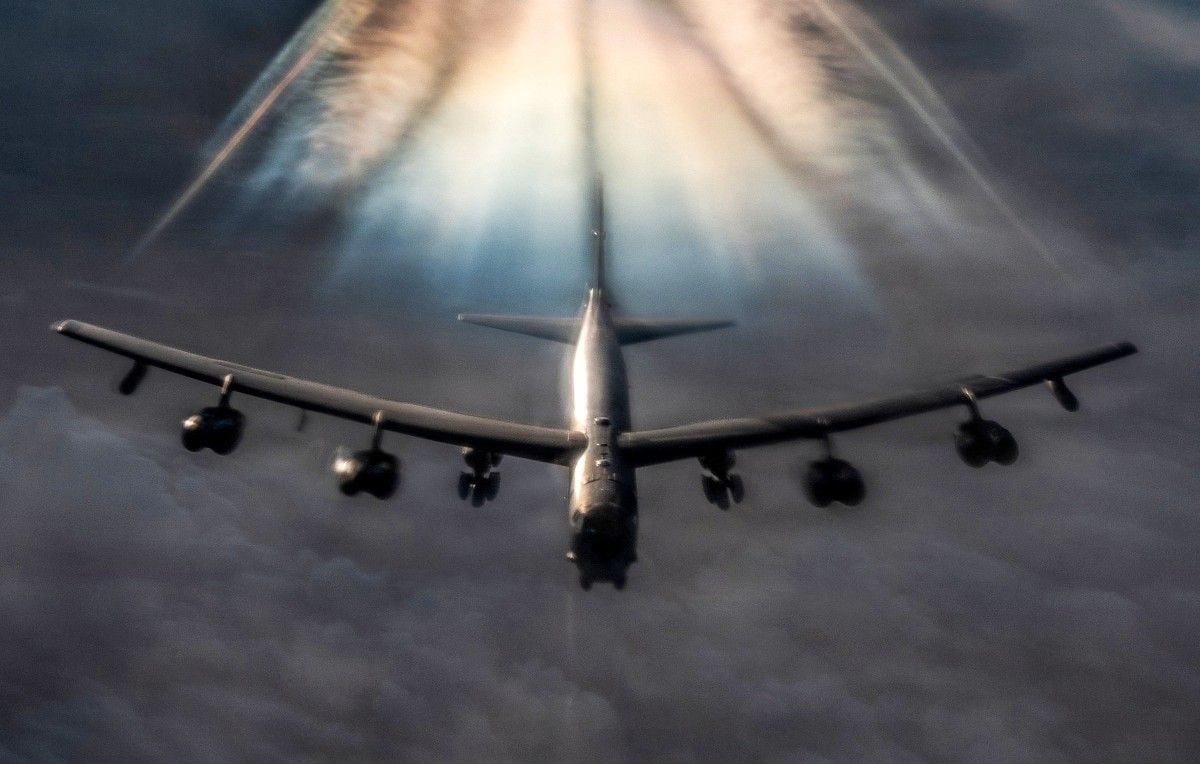 États-Unis : Un bombardier B-52 s'écrase au décollage en Californie