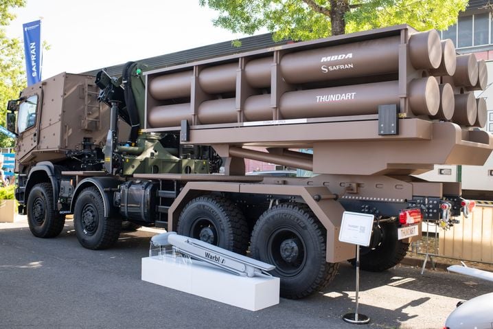 Le système Thundart est un système entier qui repose sur un camion équipé de huit roues motrices, disposant ainsi d’une grande mobilité sur le champ de bataille.