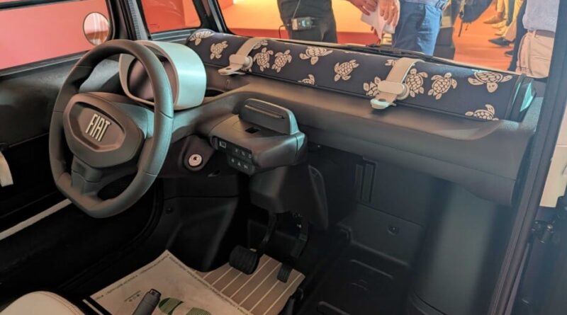 Fiat dévoile deux Topolino spéciales pour l'été : Sport et Vilebrequin à toit ouvrant.